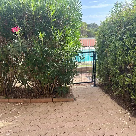 T1 Bis 150 M De La Agosta Avec Piscine *