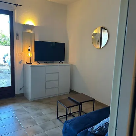 T1 Bis 150 M De La Agosta Avec Piscine *